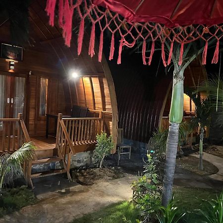Made Taro - Menjangan Homestay Banyuwedang Exterior photo
