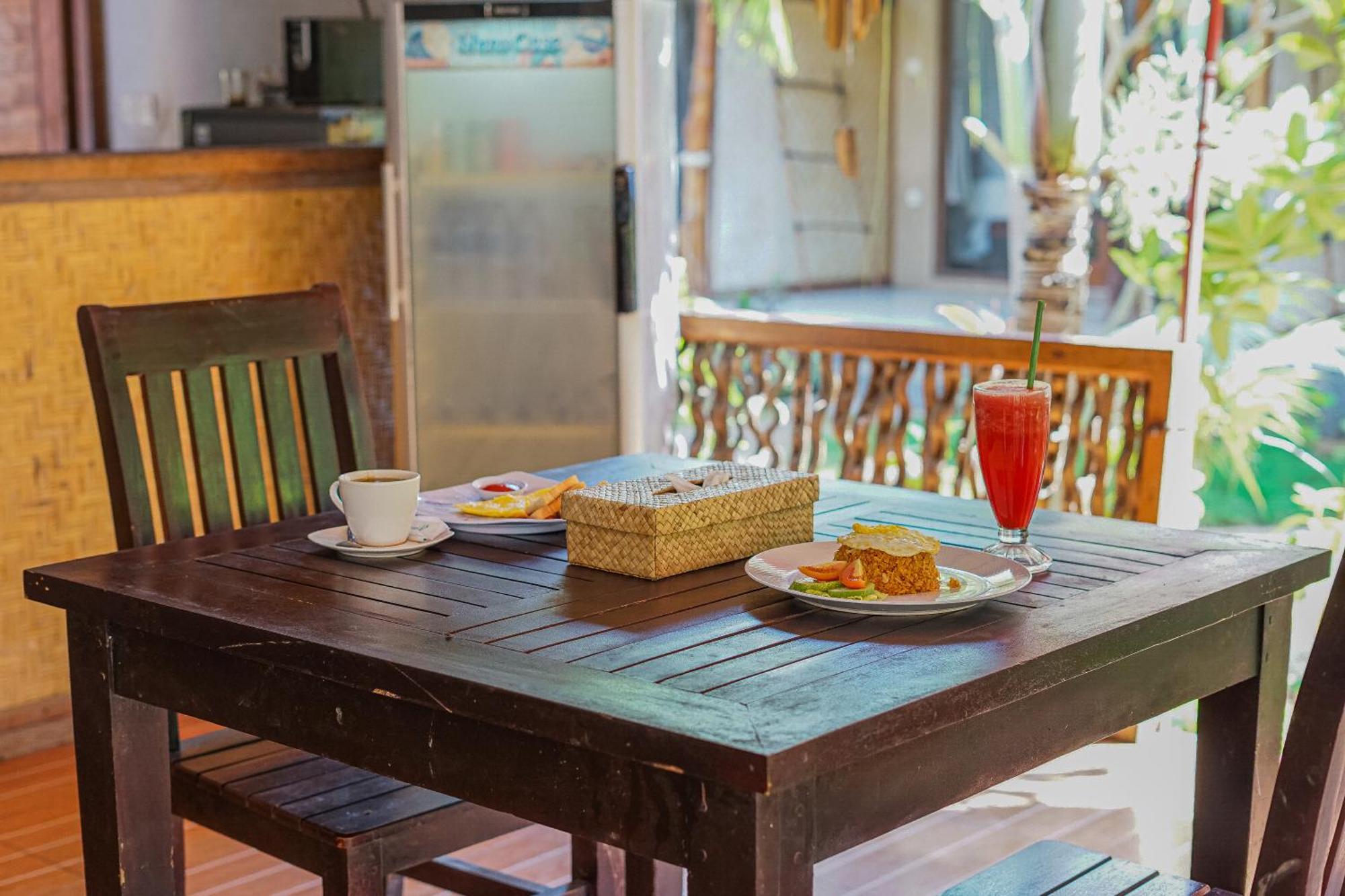 Made Taro - Menjangan Homestay Banyuwedang Exterior photo