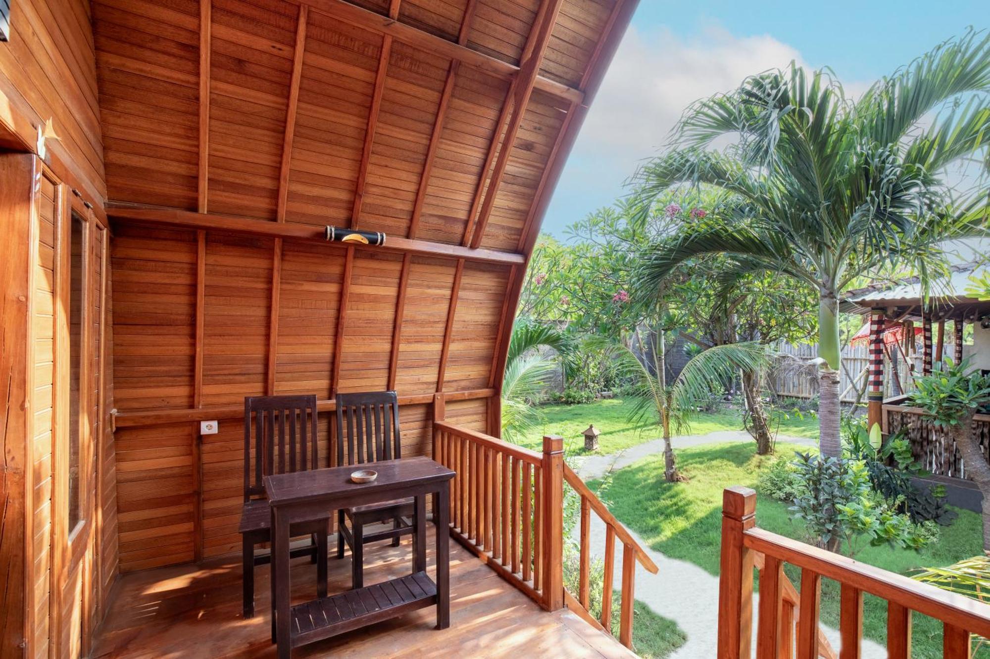 Made Taro - Menjangan Homestay Banyuwedang Exterior photo