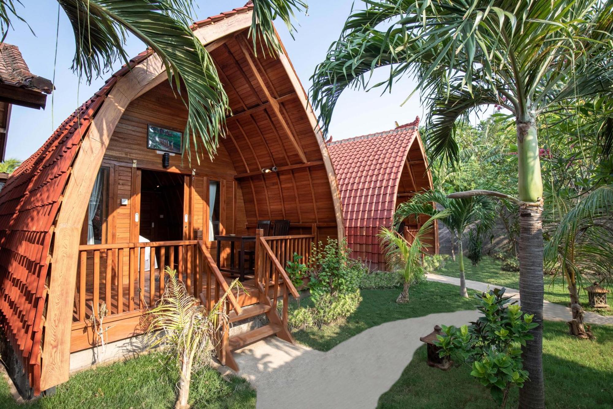 Made Taro - Menjangan Homestay Banyuwedang Exterior photo