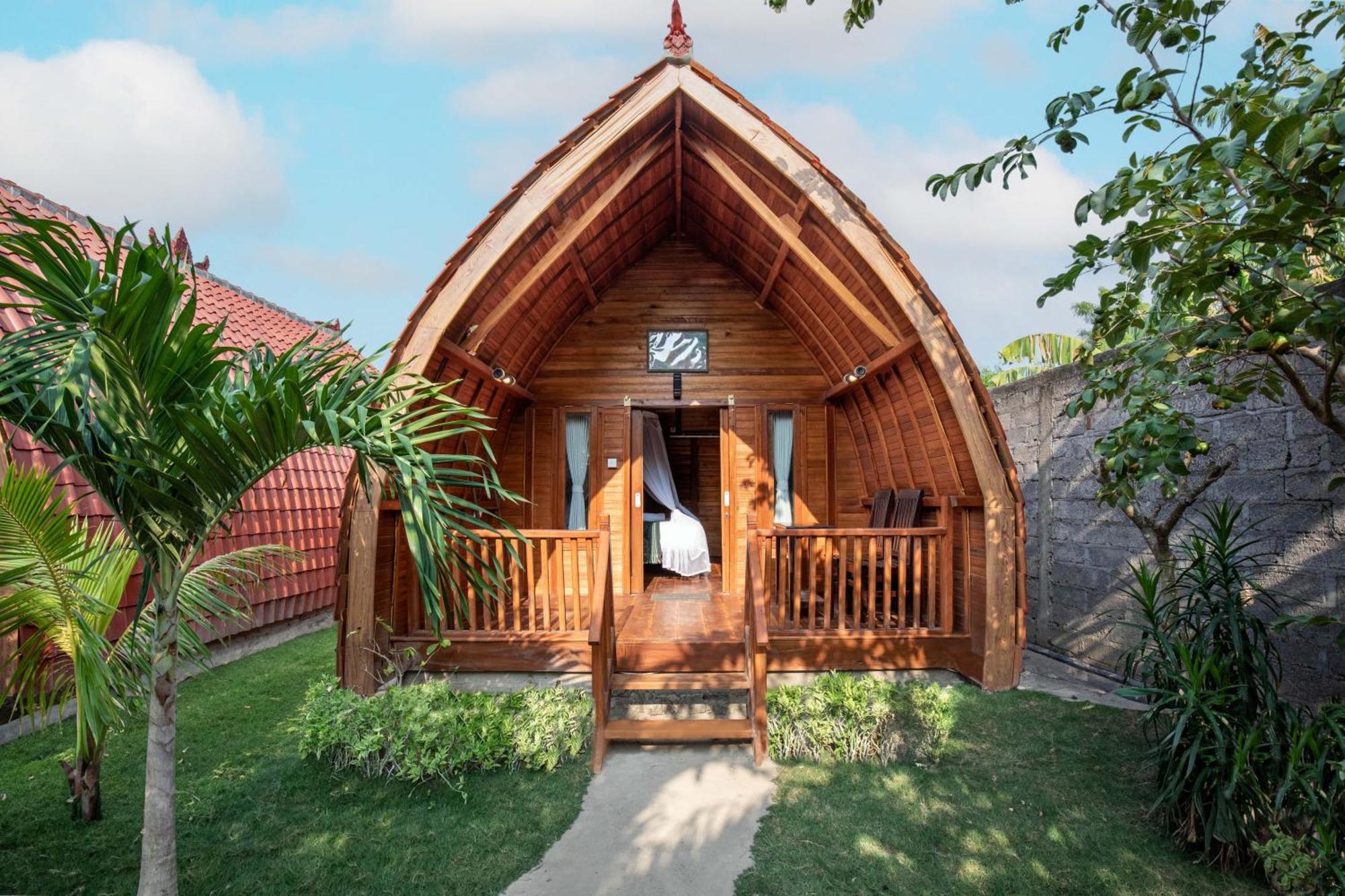 Made Taro - Menjangan Homestay Banyuwedang Exterior photo