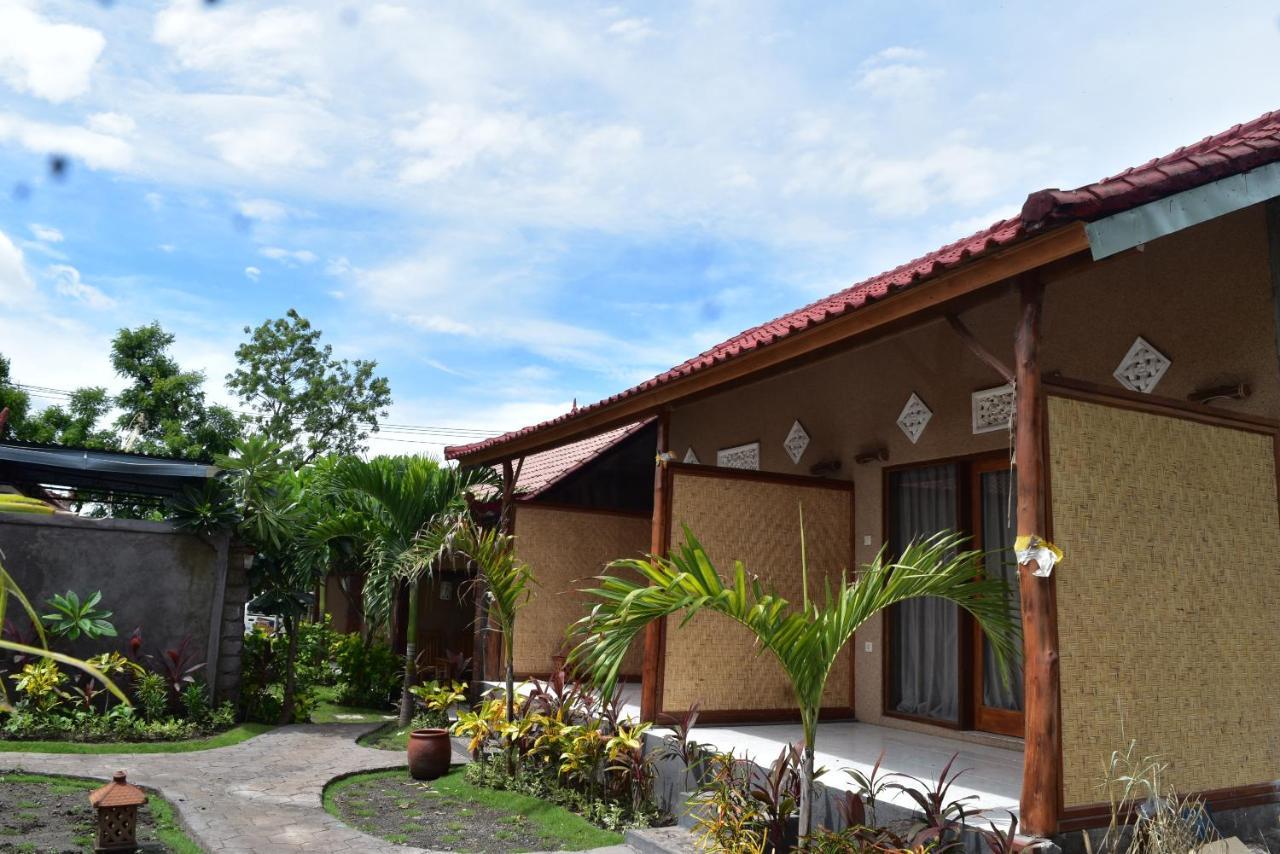 Made Taro - Menjangan Homestay Banyuwedang Exterior photo