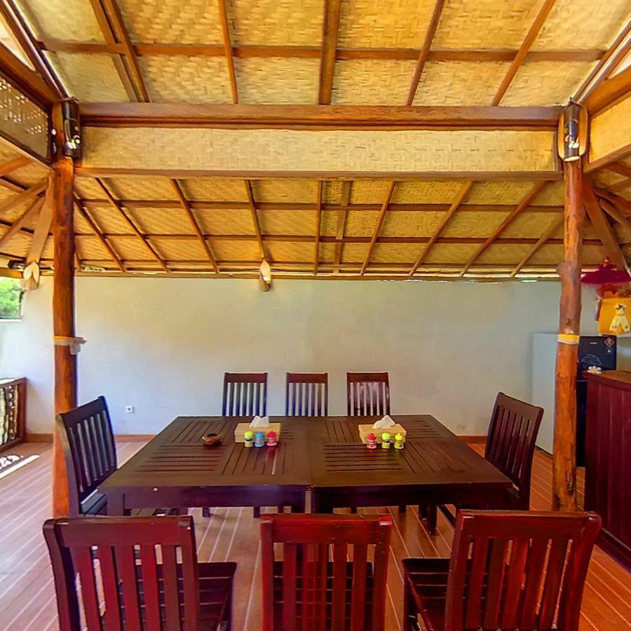 Made Taro - Menjangan Homestay Banyuwedang Exterior photo